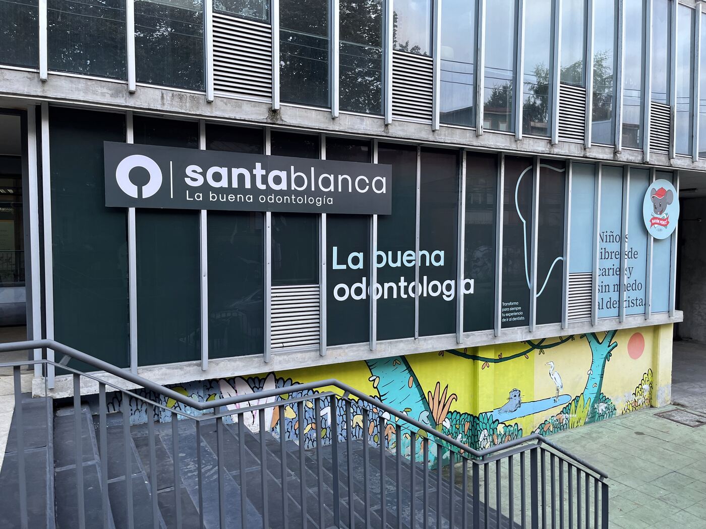 Fachada y vinilos para Clínica Santa Blanca